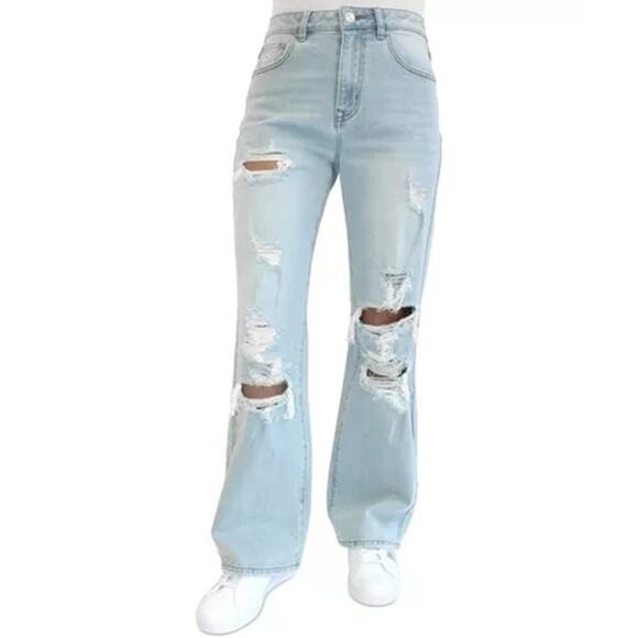 NWT ALMOST FAMOUS Light Wash 90s Fit Distressed Jeans Size 7 - Picture 1 of 9